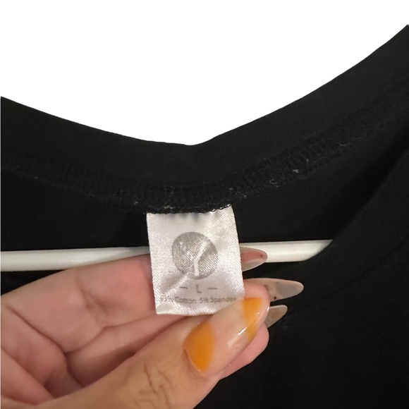 Friends Tee - Picture 3 of 3